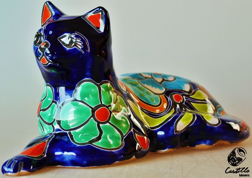 GATO SIAMES ACOSTADO 